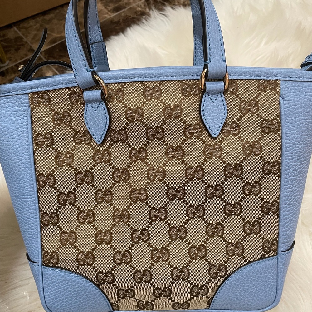 Gorgeous Gucci bag classic with baby blue color great condition